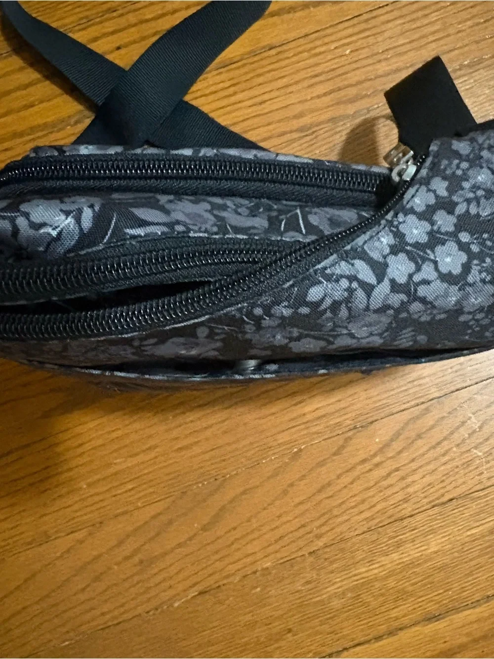 Baggallini Black and Gray Floral Print Crossbody Bag - Picture 4 of 7